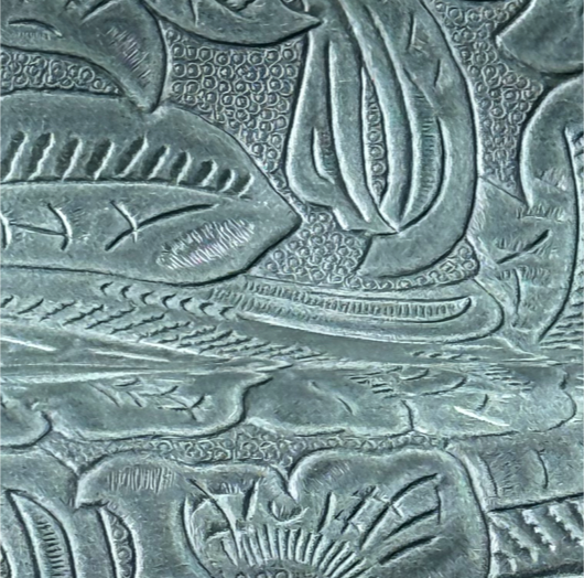 Dunkelgrün, Floral geprägt